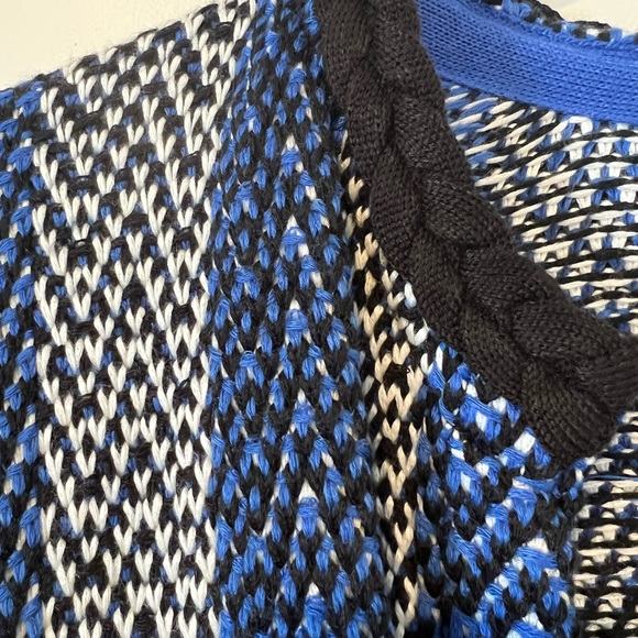 Gorgeous sweater - Picture 2 of 5